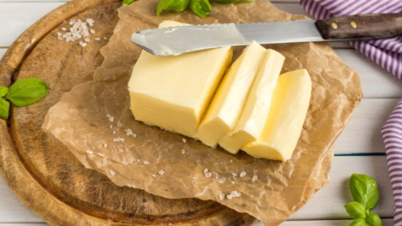 Marketten tereyağı almayı bıraktıran tarif! Evde tereyağı yapmak bu kadar kolaymış