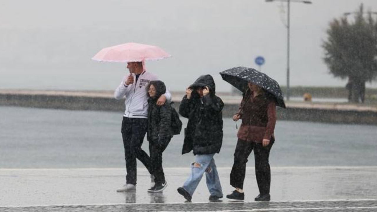 Meteorolojiden günlerce sürecek sağanak uyarısı geldi! Camı pencereyi kapatıp dışarı çıkmayın