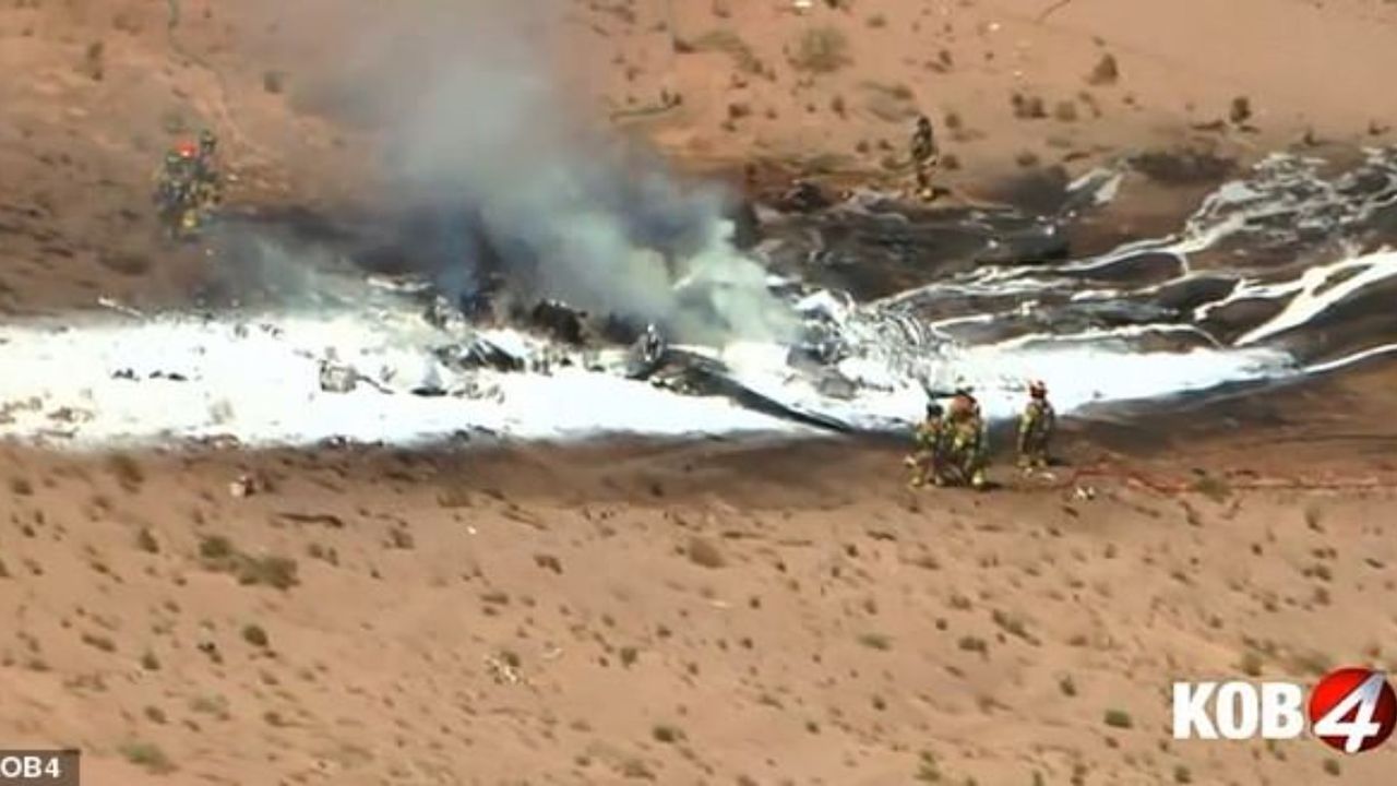 New Mexico'daki Albuquerque havaalanında askeri uçak düştü