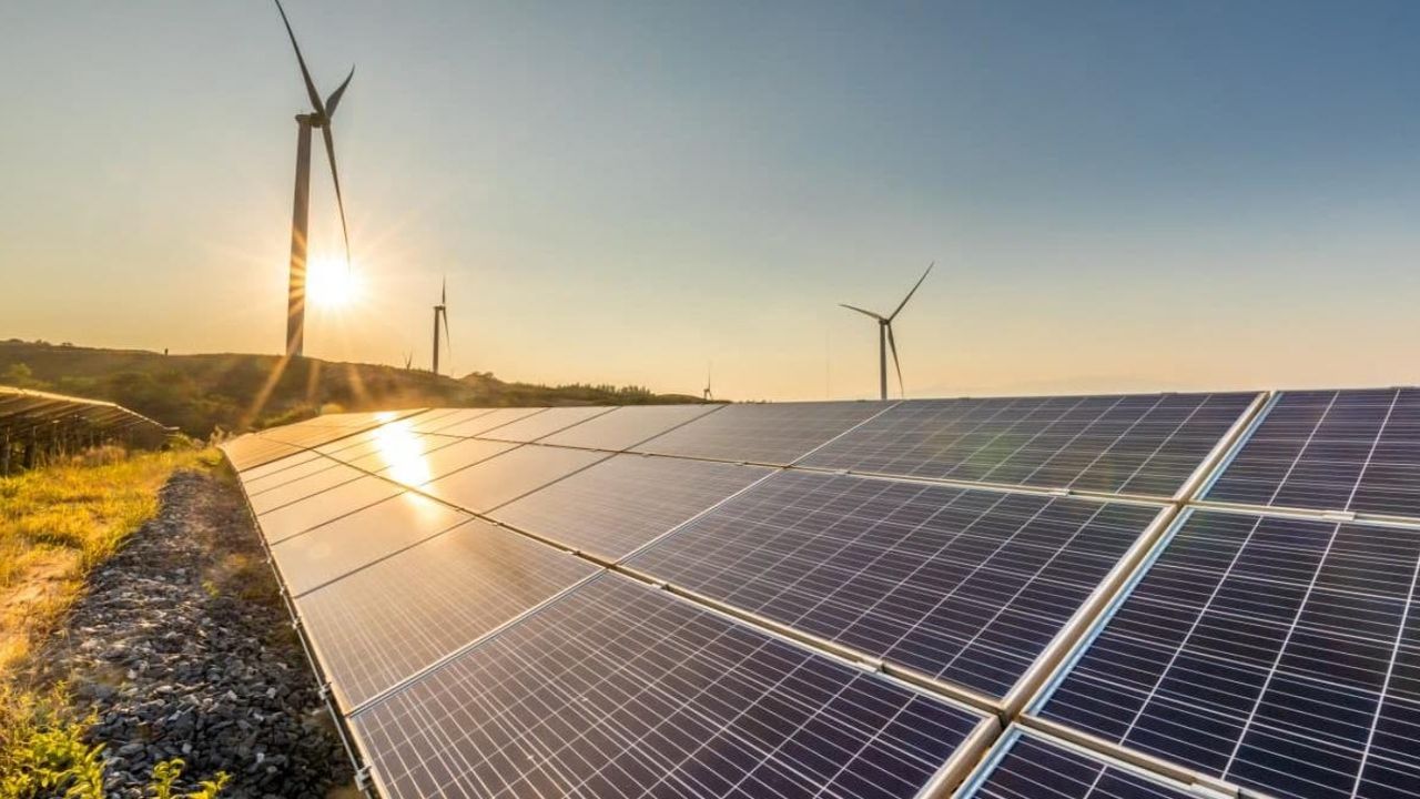 Türkiye yenilenebilir enerjide yeni hedeflere koşuyor: 2035’e kadar 73 milyar dolar yatırım yapılacak