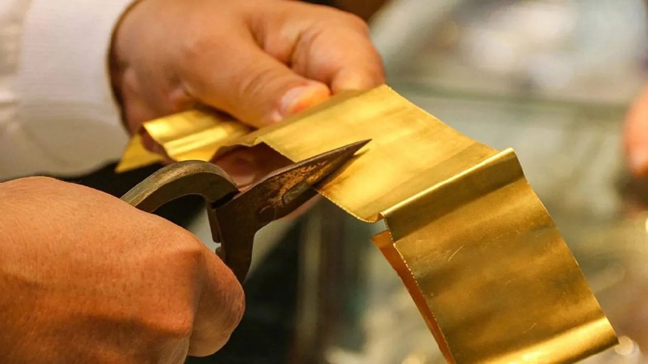 Altın fiyatlarındaki yükseliş kuyumcuları tedbir almaya yönlendi! Kesme altın dönemi