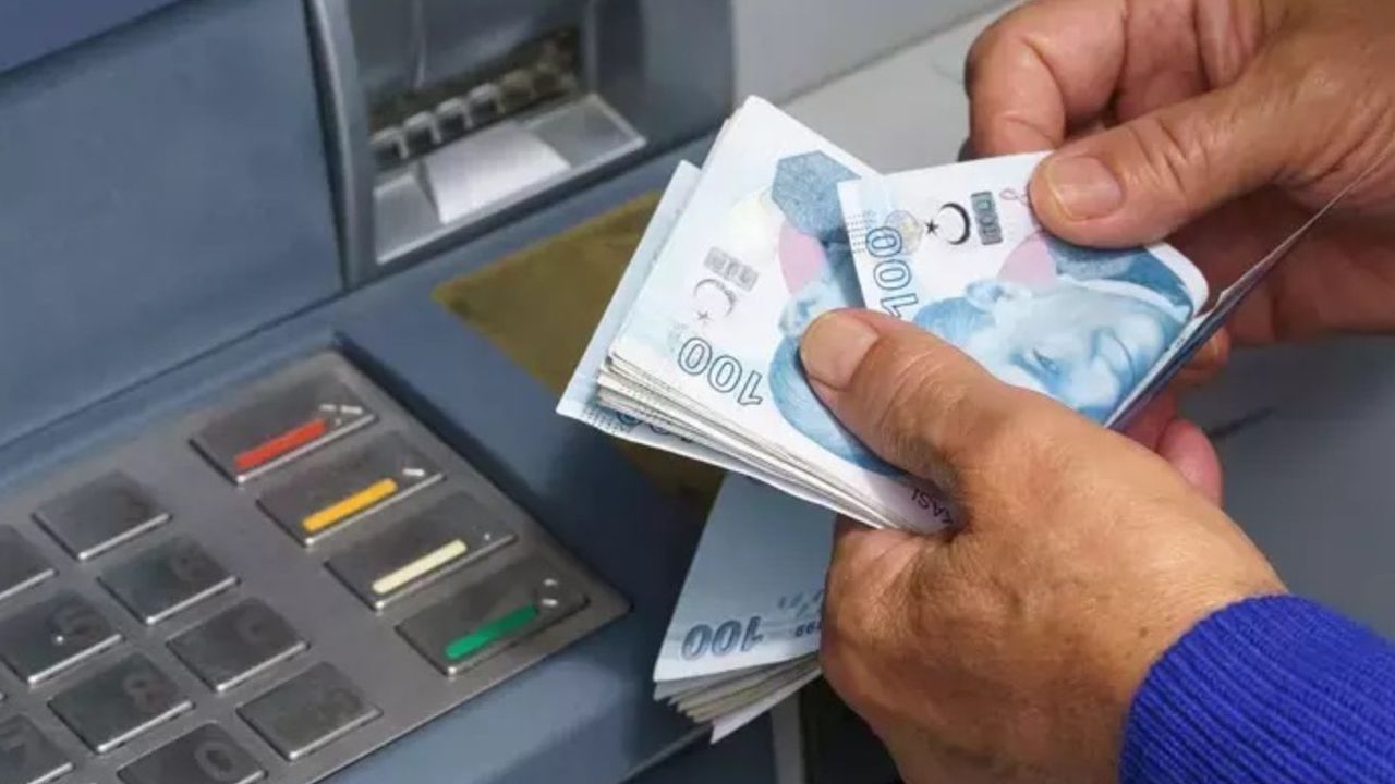 ATM'lerde yeni dönem resmen başladı! O bankamatiklerden para çekenler dikkat