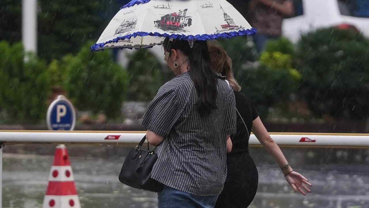 Bayramda İstanbul’a serin hava geliyor! Doğu ve Batı Karadeniz’de fırtına uyarısı