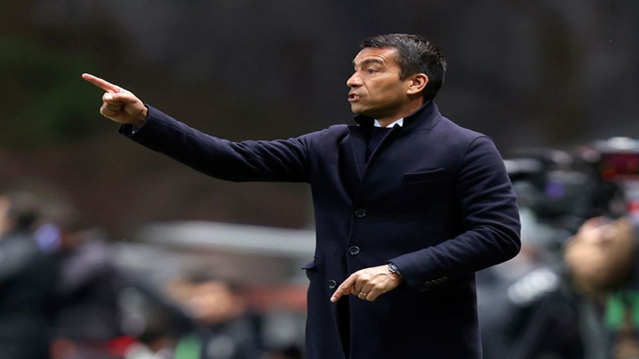 Beşiktaş, yeni teknik direktörünü açıkladı! Giovanni van Bronckhorst ile anlaşıldı