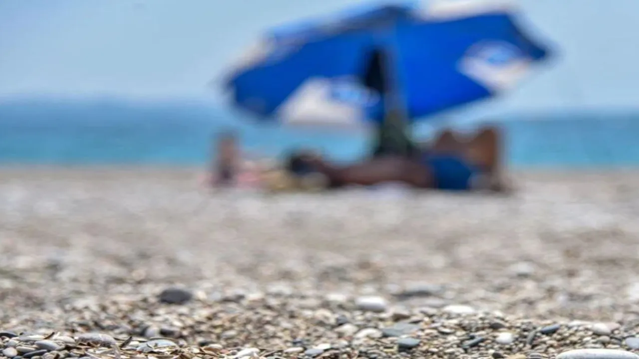  Çöplüğe dönüştü: Antalya'nın ünlü sahili kirlilikle boğuşuyor!