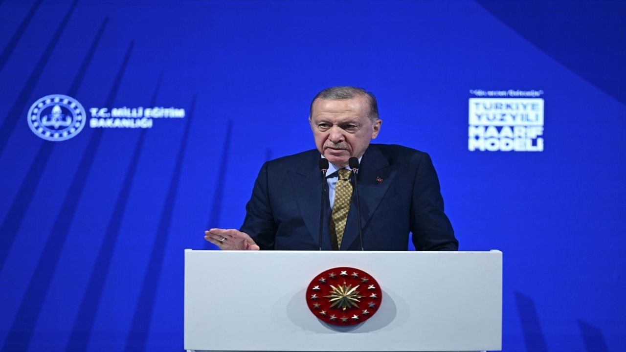 Cumhurbaşkanı Erdoğan’dan yeni müfredat yorumu: “Köklerden kopmadık”