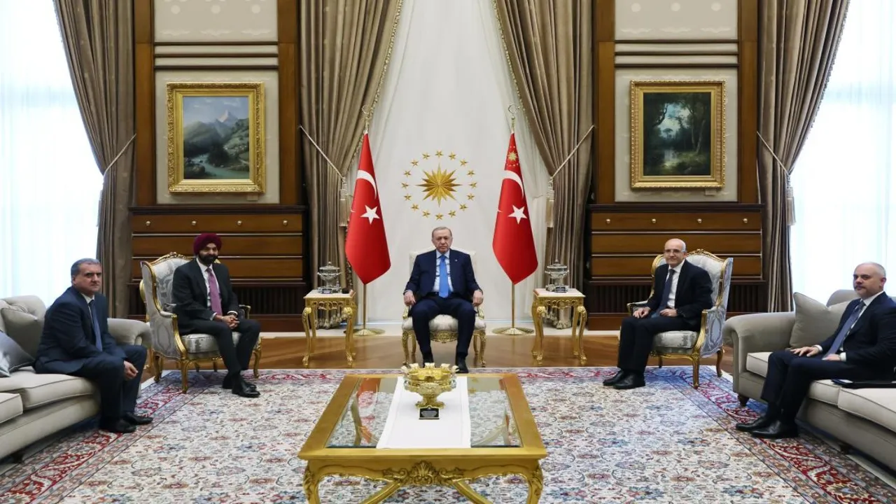Cumhurbaşkanı Erdoğan, Dünya Bankası Başkanı Ajay Banga ile önemli bir görüşme gerçekleştirdi