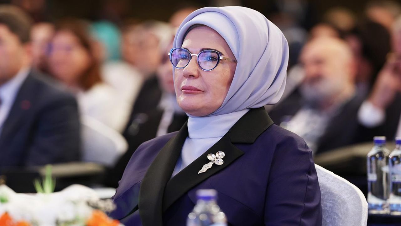 Emine Erdoğan'dan Filistin ve bayram mesajı: "Barış dolu günlerin müjdecisi olmasını diliyorum"