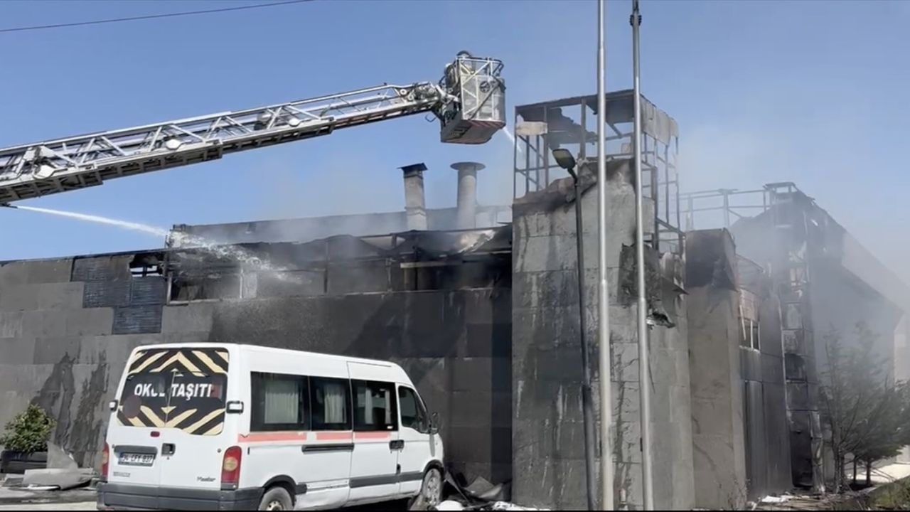 İstanbul Silivri’deki fabrikada korkutan yangın: Kara dumanlar gökyüzünü sardı