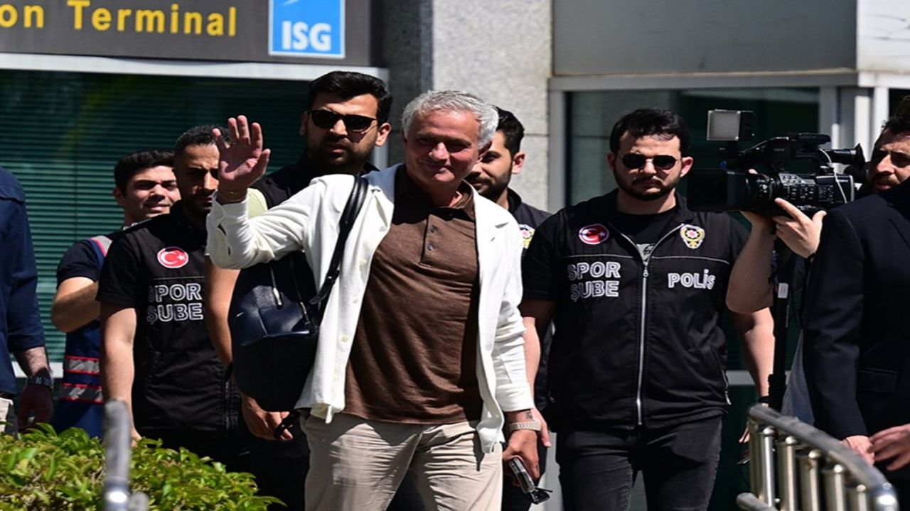 Jose Mourinho Fenerbahçe için İstanbul'da! Taraftarlarla ilk buluşma