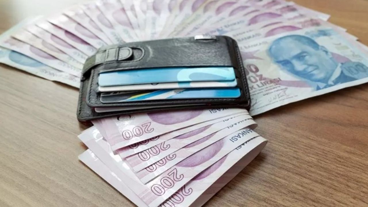 Kamu bankalarından tüm müşterilerine 2.000 TL nakit! Başvuran herkesin yarın hesabında