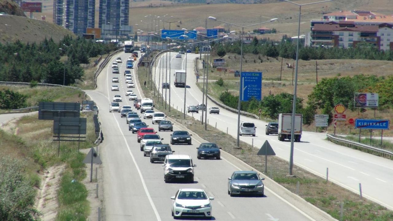 Kilit Kavşak Kırıkkale'de rekor kırıldı! Bayram trafiğinde 1,7 milyondan fazla araç geçiş yaptı