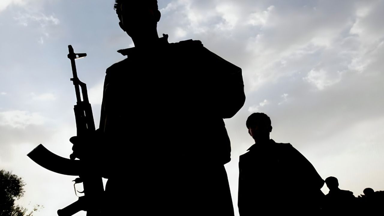 Milli Savunma Bakanlığı: PKK'lı teröristler, Irak'ın kuzeyindeki sivilleri kullanarak ormanları ateşe veriyor