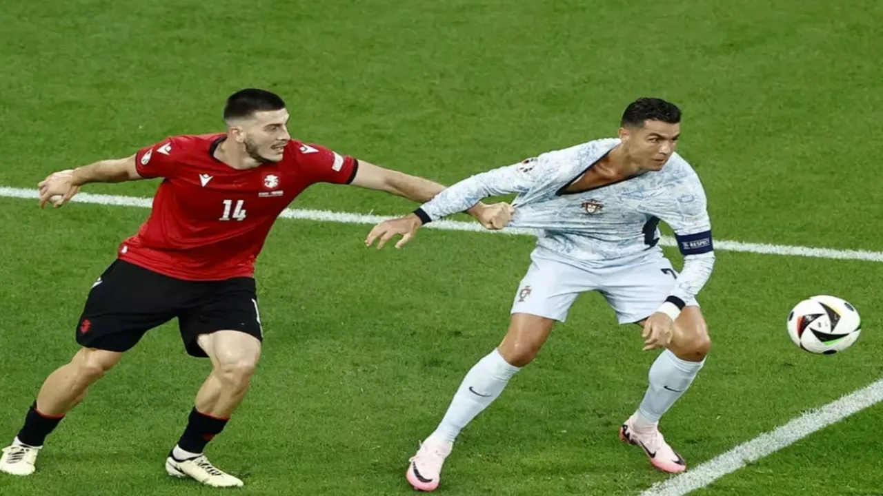 Portekiz-Gürcistan maçında Ronaldo'ya penaltı verilmedi, dünya basını şaşkın