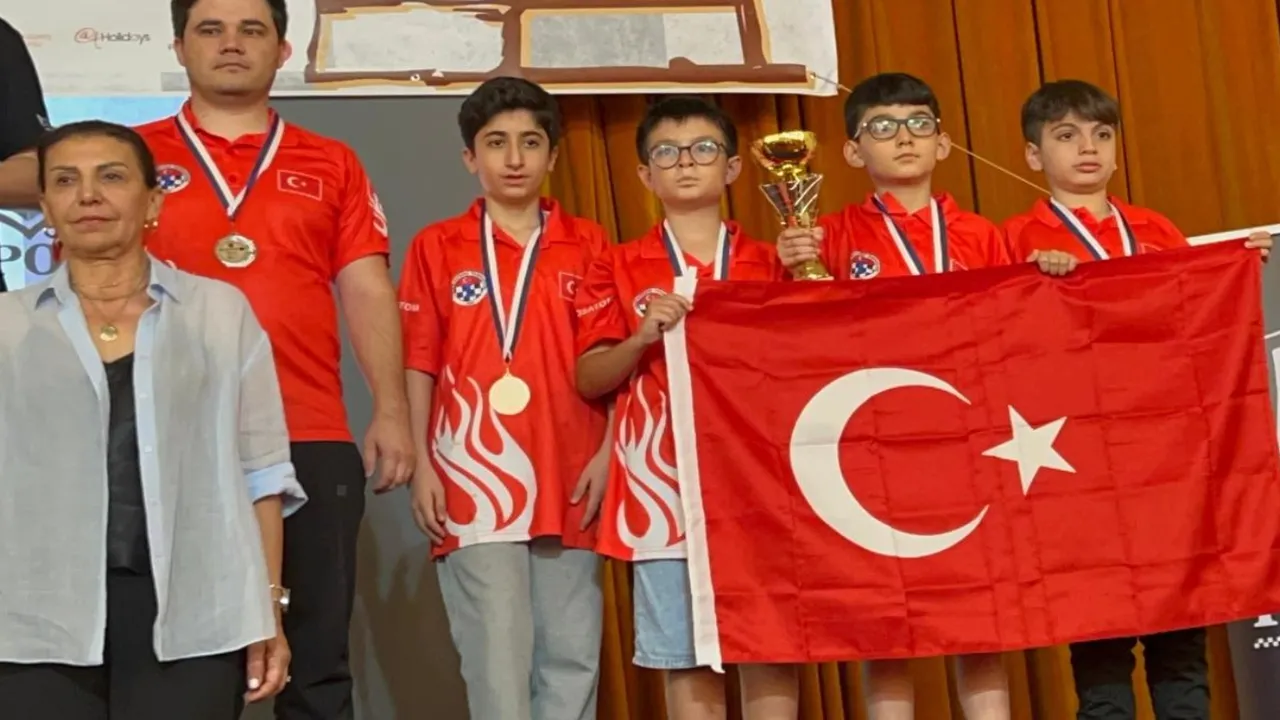 Türk satranççılar Avrupa’da tarih yazdı! Genç milliler Rodos'tan büyük başarıyla döndü   