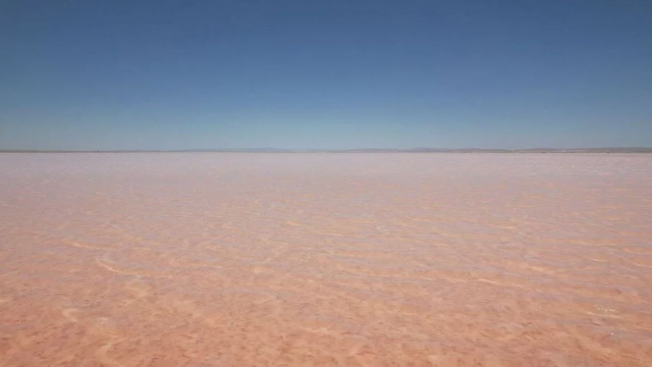 Tuz Gölü'nün pembe görünümü şaşırtıyor!