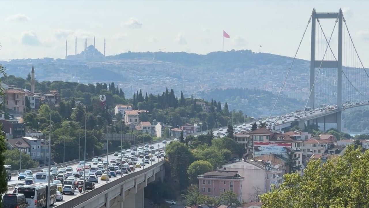 15 Temmuz Şehitler Köprüsü'nde Motosiklet Kazası: Bir Yaralı