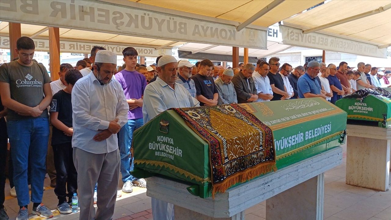 Afyonkarahisar'daki Kazada Hayatını Kaybeden Muavin Defnedildi