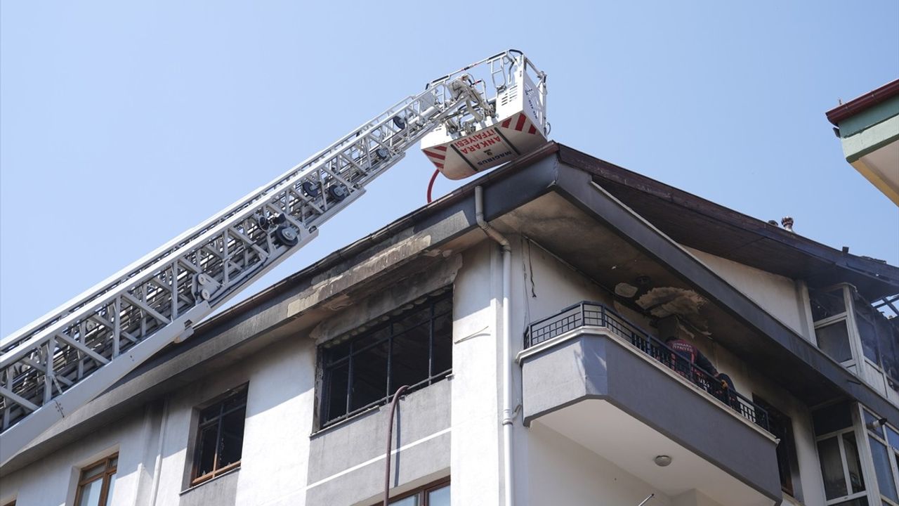 Ankara'da Yangında Mahsur Kalan Çocuk İtfaiye Tarafından Kurtarıldı