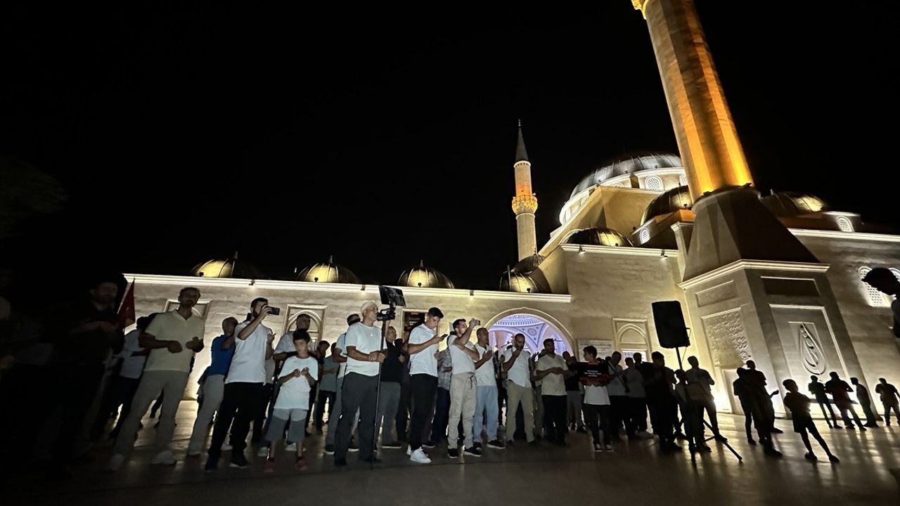 Antalya'da Gazze İçin Protesto Gösterisi Düzenlendi