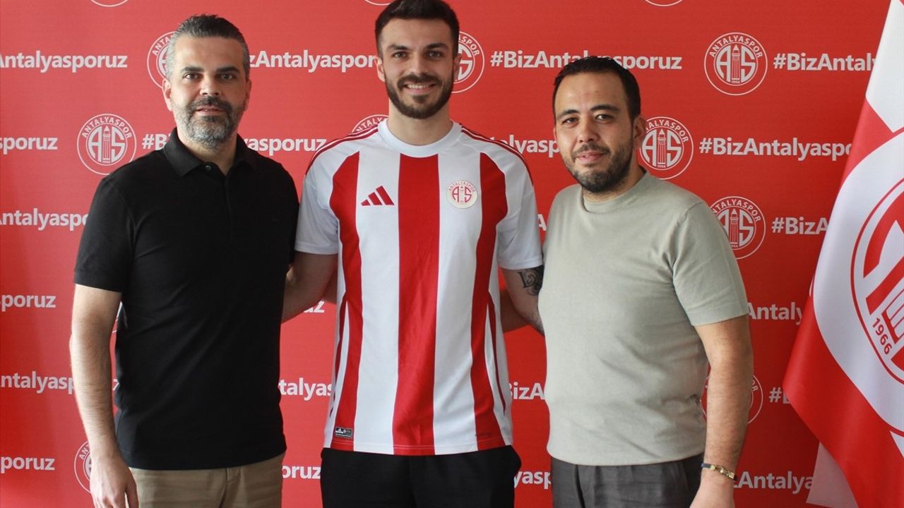 Antalyaspor, Kaleci Abdullah Yiğiter'i Renklerine Bağladı