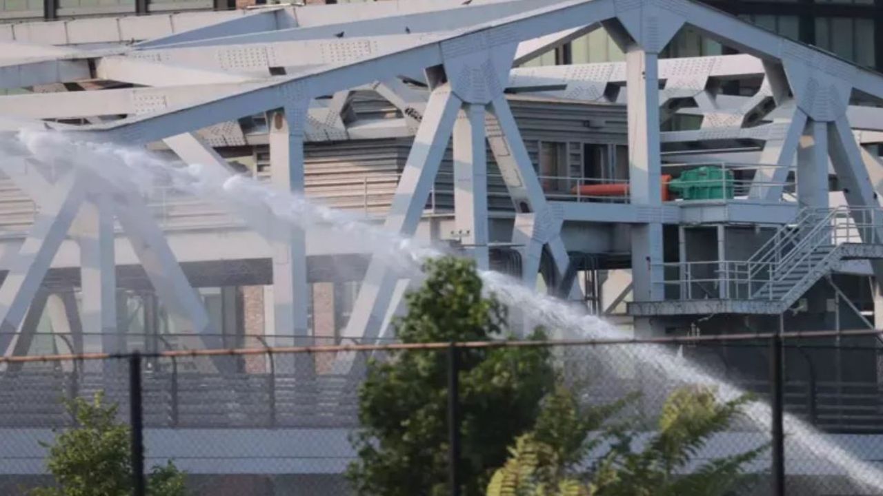 Aşırı sıcaklar New York'ta köprüyü bozdu! 3. cadde köprüsü açık halde kilitlendi...