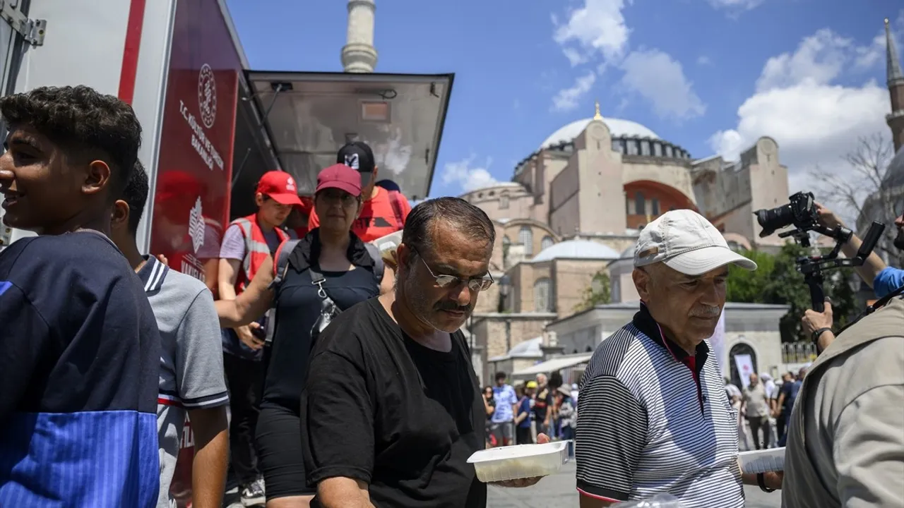 Ayasofya'nın İbadete Açılışında Ziyafet İkramı