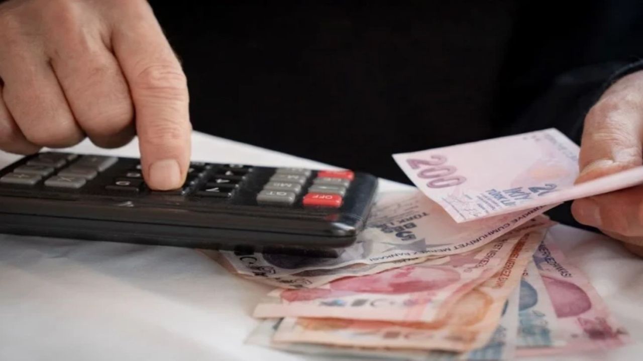 Bankalar parası olanı maaşa bağladı! 500.000 TL'ye oturduğunuz yerden bu kadar kazanmak mümkün