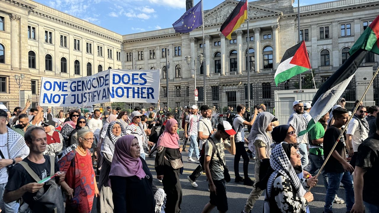 Berlin polisi Filistin destekçilerine sert müdahalede bulundu