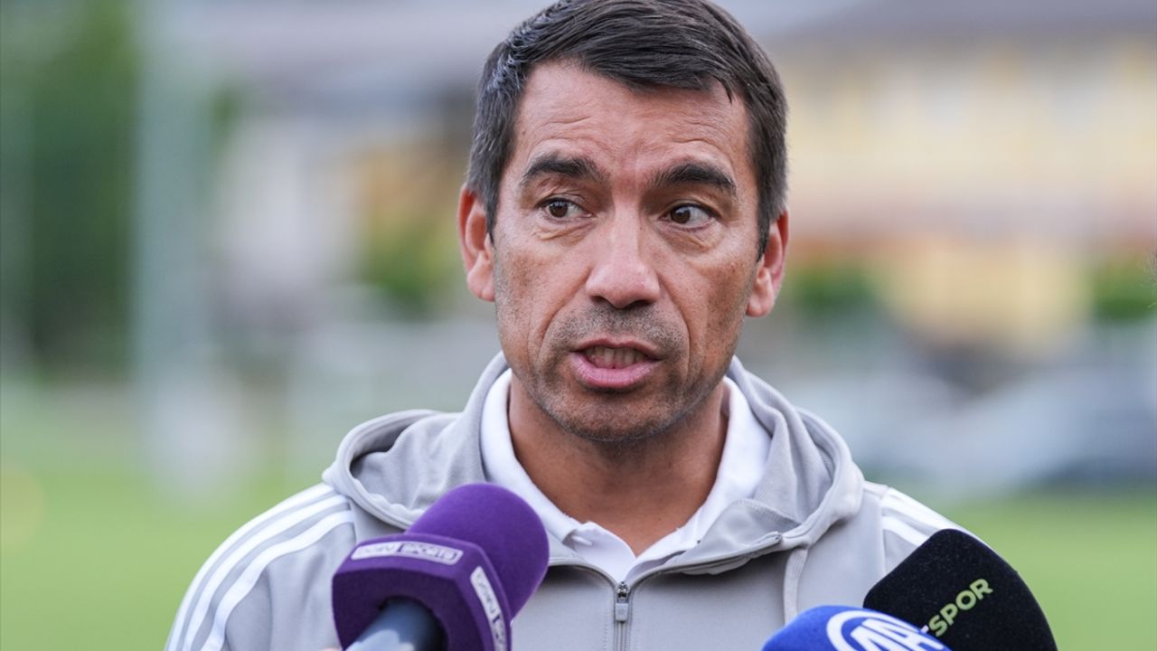 Beşiktaş Teknik Direktörü Van Bronckhorst'tan Slovenya kampı değerlendirmesi: