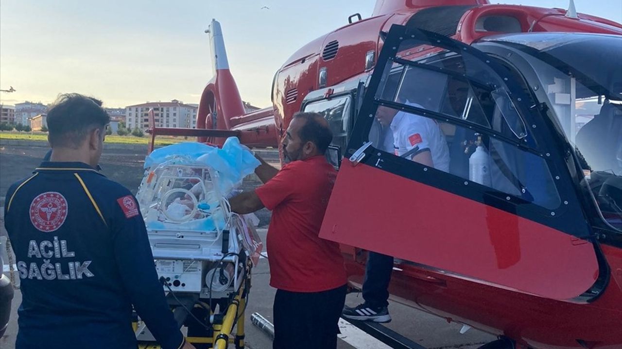 Bingöl'de ambulans helikopter bir günlük bebek için havalandı