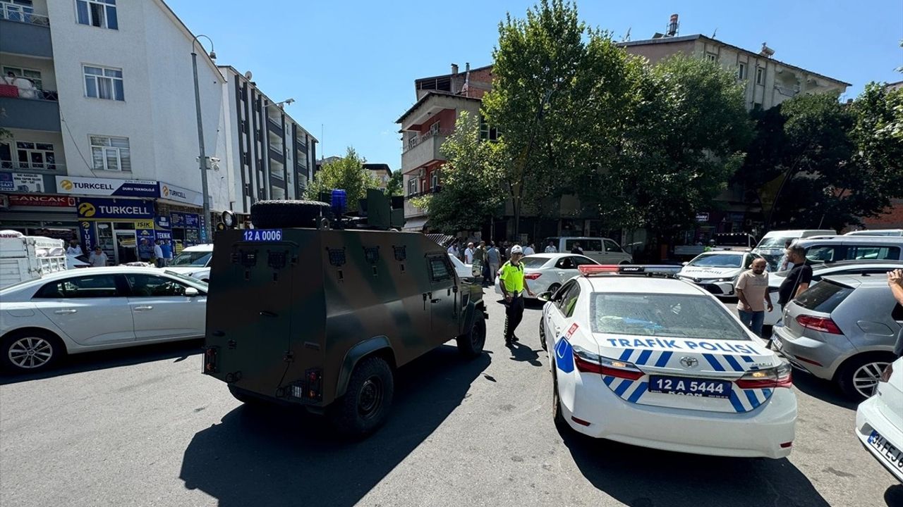 Bingöl'de Bıçaklı Saldırı: Madde Bağımlısı Şahıs Etrafa Saldırdı