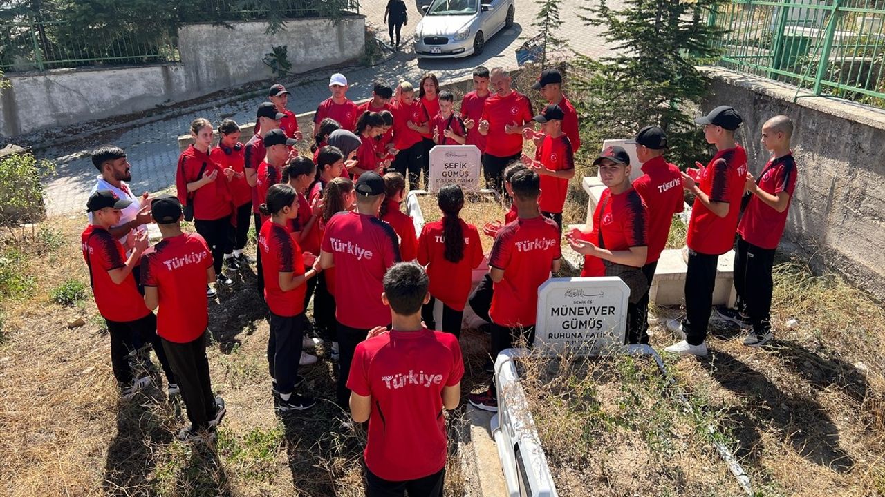 Boks Milli Takımı'nın Vefa Ziyareti: Şefik Gümüş'ü Andılar