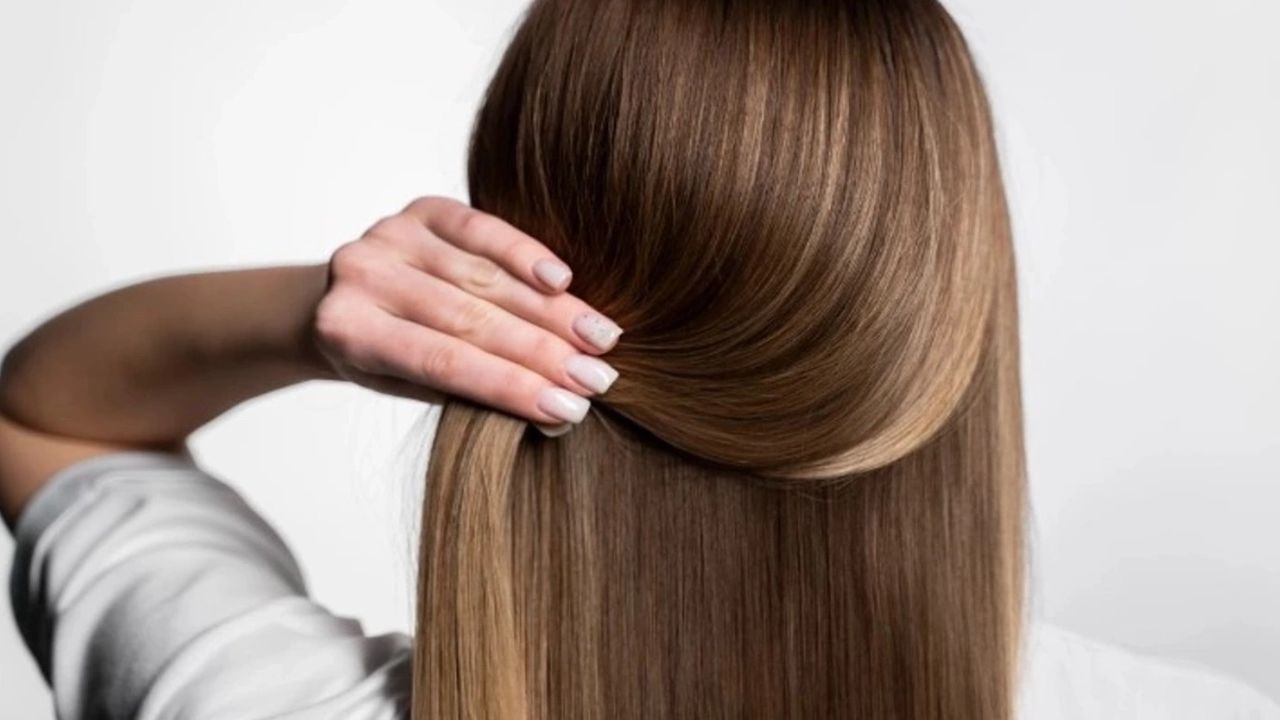 Boyasız saç rengini açmanın gizli tüyosu! Sürüp 20 dakika bekletin yeter