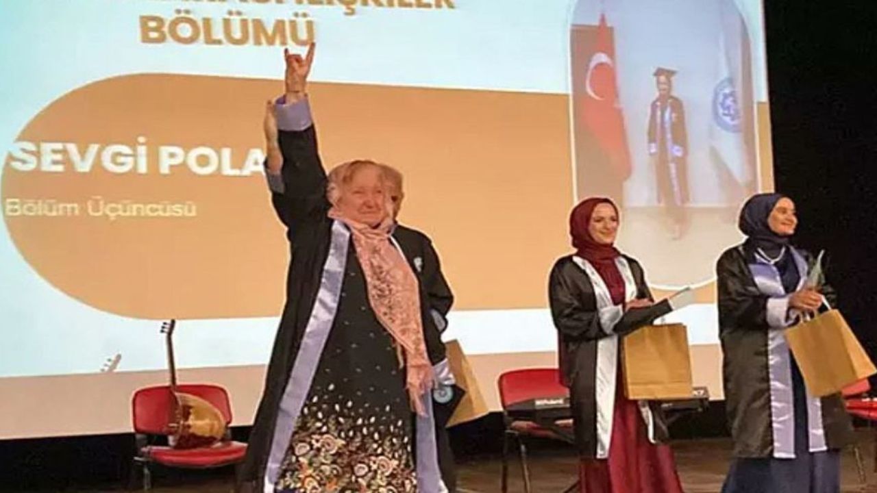 Bozkurt işaretiyle diploma sevinci: 69 yaşındaki mezundan UEFA'ya tepki!