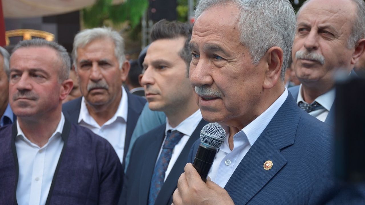 Bülent Arınç Hakkari'de Düğüne Katıldı