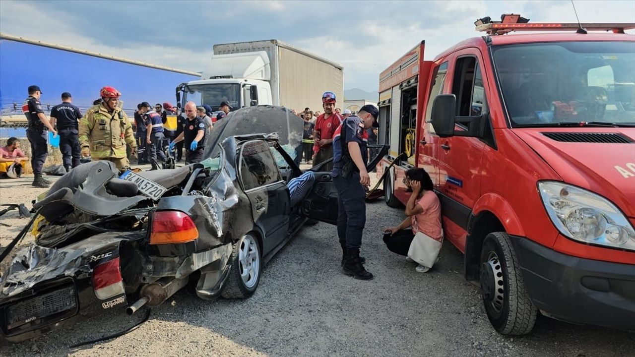 Bursa'da Trafik Kazası: İki Kişi Hayatını Kaybetti