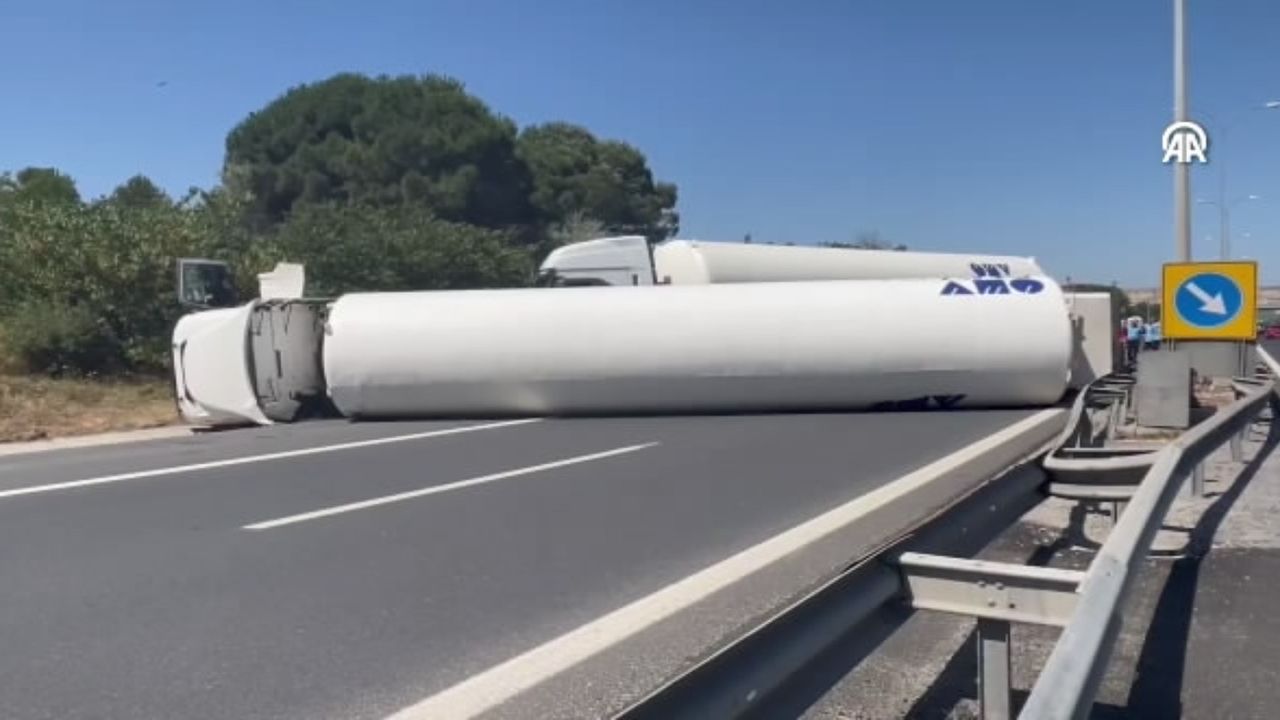 Çatalca'da gaz yüklü tanker devrildi! TEM İstanbul yönü trafiğe kapandı