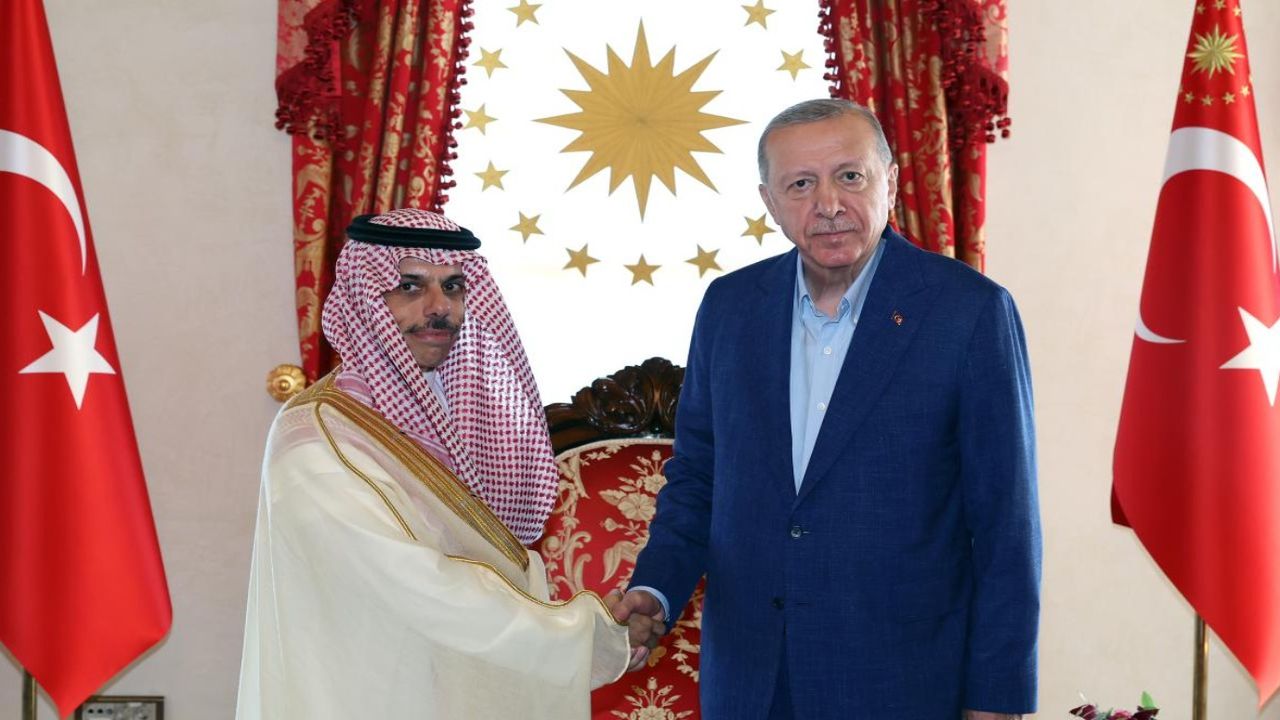 Cumhurbaşkanı Erdoğan, Suudi Arabistan Dışişleri Bakanı Faisal bin Farhan Al-Saud'u kabul etti