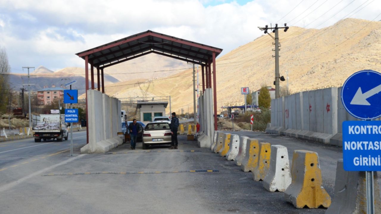 Denetim yapan ekipler 1 ton 164 kilogram kaçak tütün ele geçirdi! 