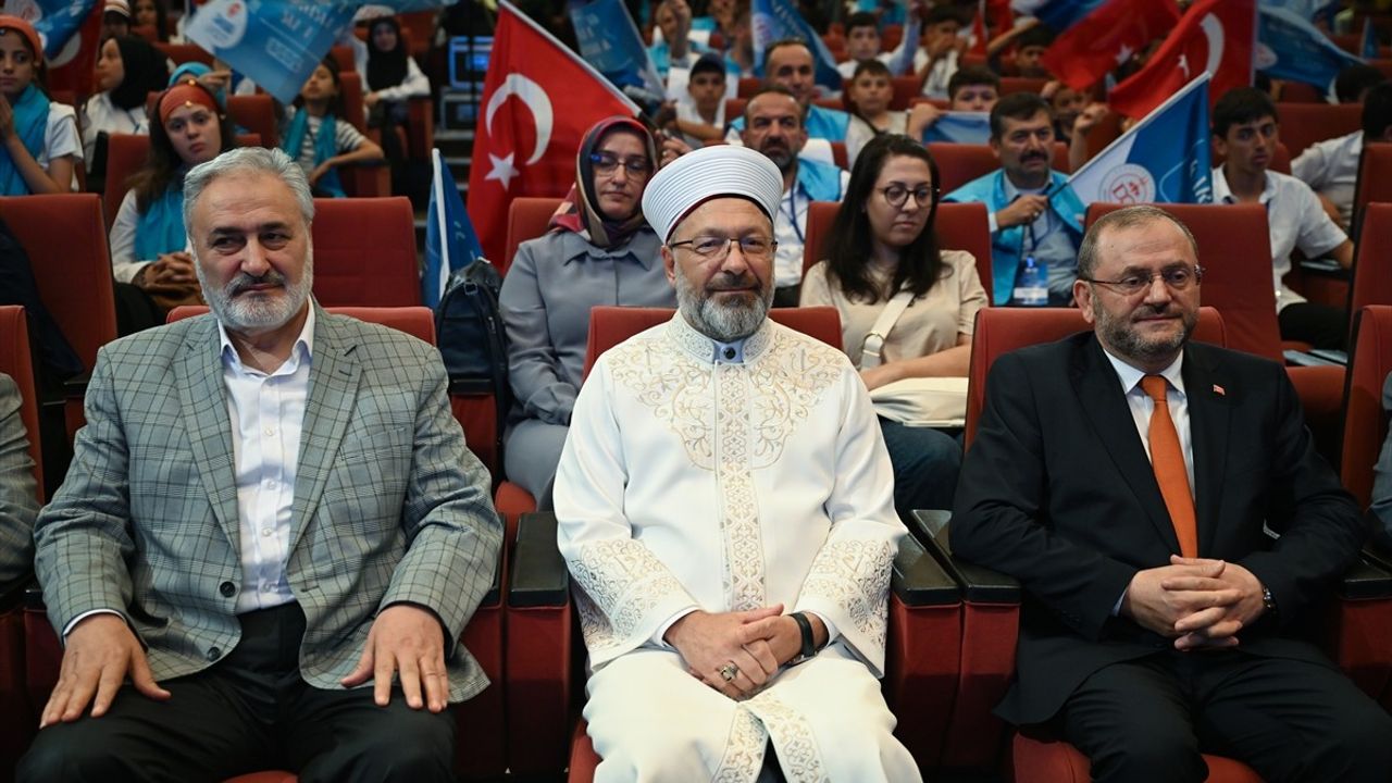 Diyanet İşleri Başkanı Erbaş, "Yazımda Kardeşlik Var" kampı kapanış töreninde konuştu: