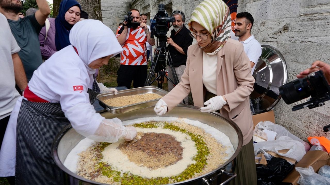 Genç KADEM'den Süleymaniye Camisi'nde Aşure Etkinliği