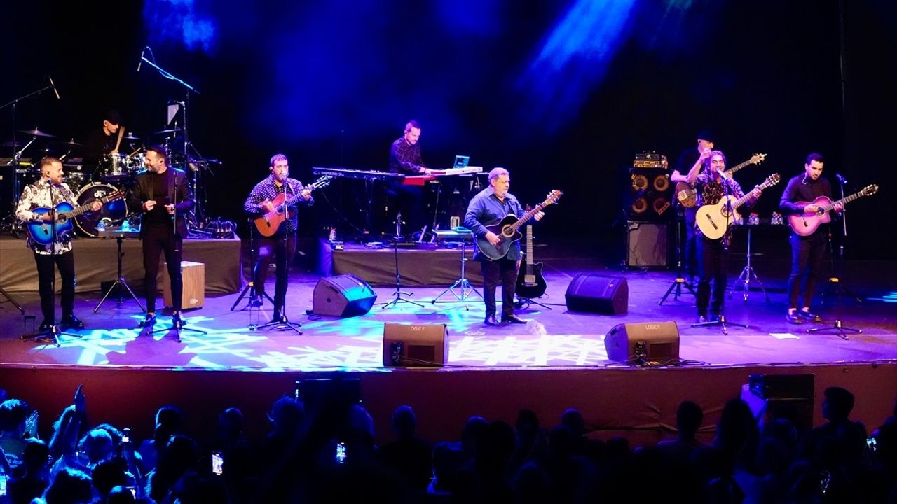 Gipsy Kings, Harbiye Açıkhava Tiyatrosu'nda Muhteşem Bir Konser Verdi