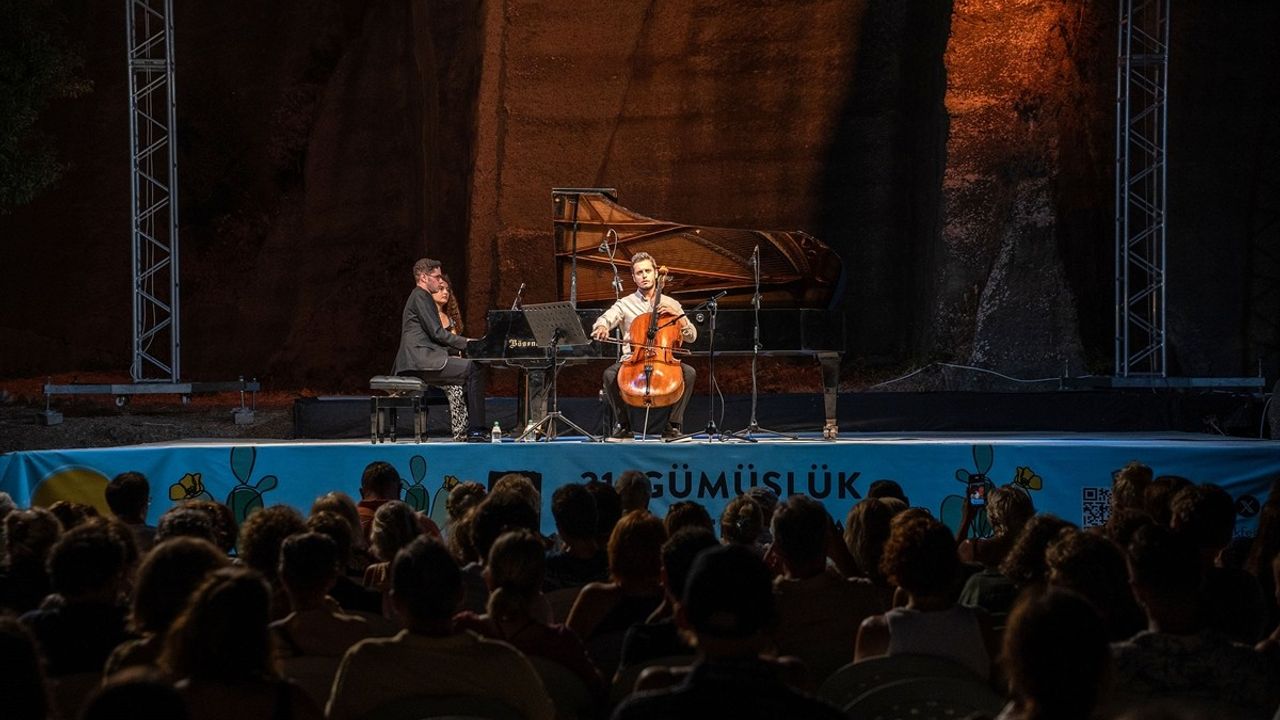 Gümüşlük Müzik Festivali'nde Poyraz Baltacıgil ve Cem Esen Konser Verdi