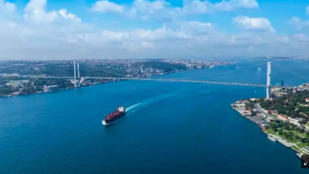 İstanbul Boğazı'nda gemi trafiği durdu: Lıonfısh gemisinde arıza!