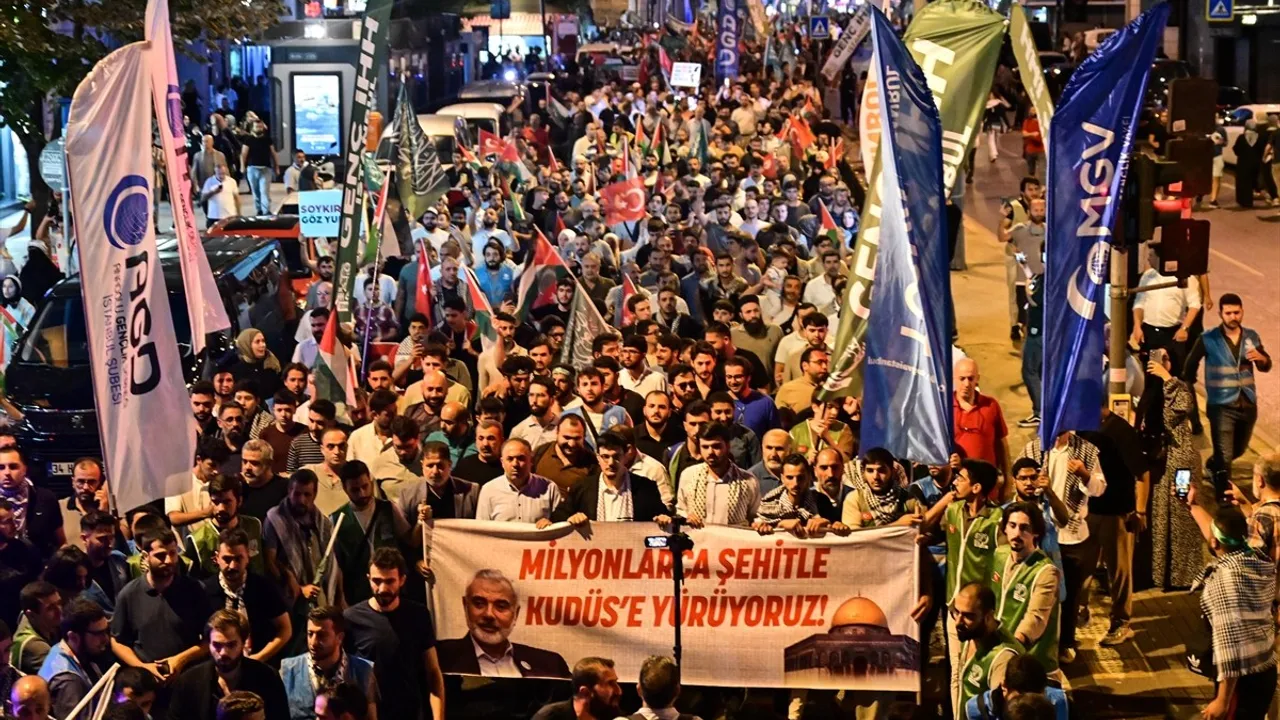 İstanbul'da Heniyye Suikastı Protesto Edildi