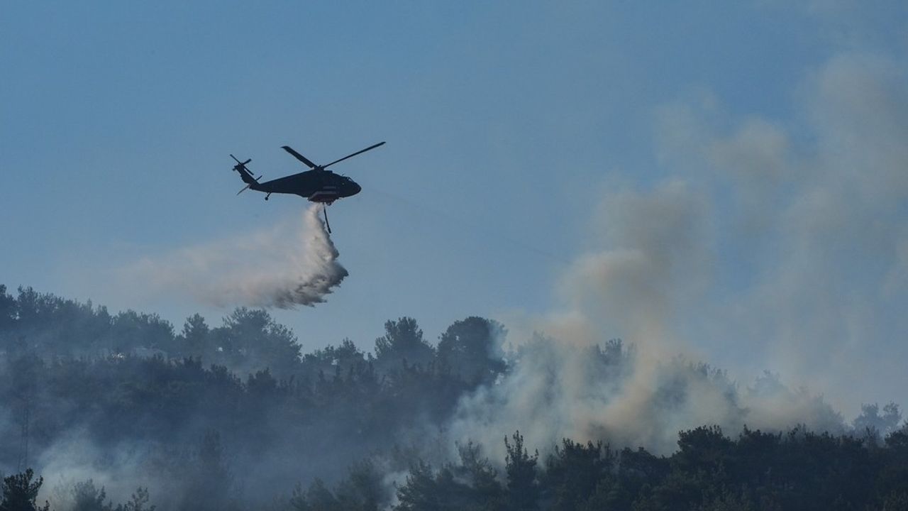 İzmir Bornova'da çıkan orman yangınına hızlı müdahale! 2 mahalle tahliye edildi, 7 ev hasar gördü