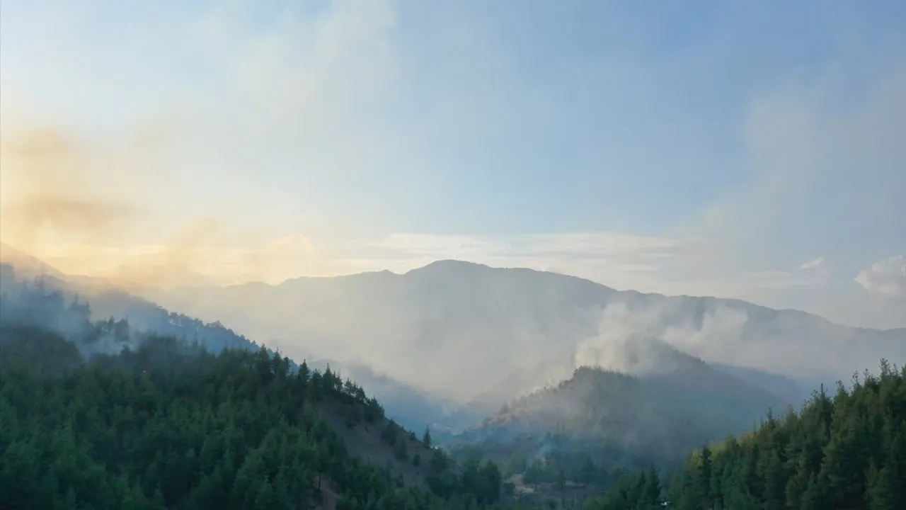 Kahramanmaraş'taki Orman Yangınına Müdahale Devam Ediyor