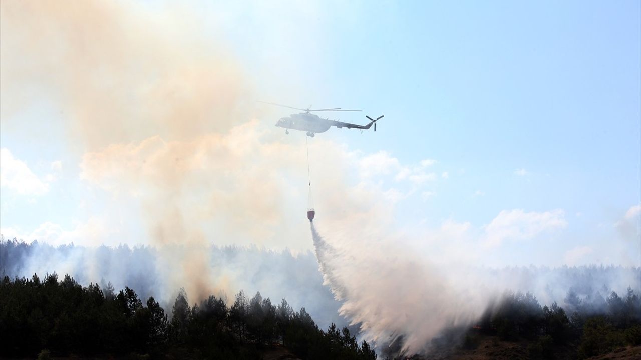 Kastamonu'daki Orman Yangınına Havadan ve Karadan Müdahale