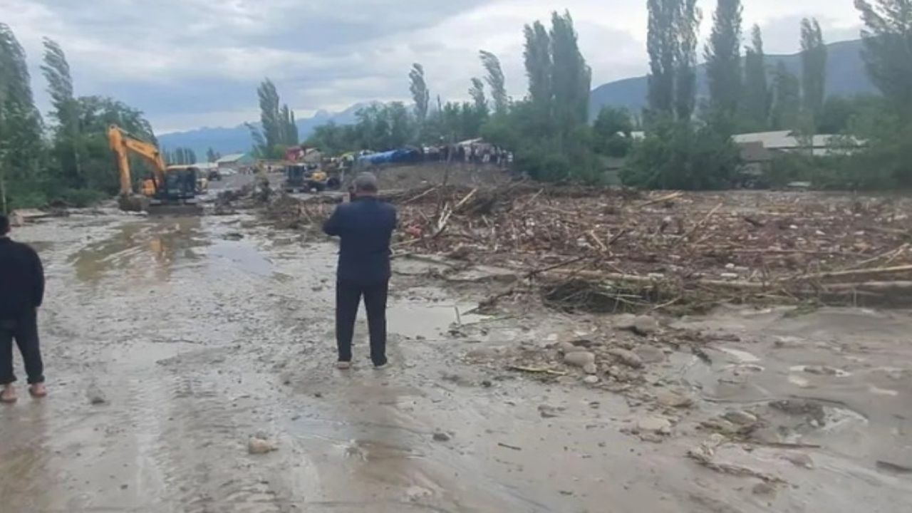 Kırgızistan'ın Güneyinde Şiddetli Yağışlar Sel Felaketine Yol Açtı